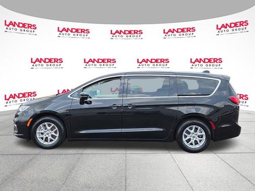 Diamond Black 2024 Chrysler Pacifica TOURING L