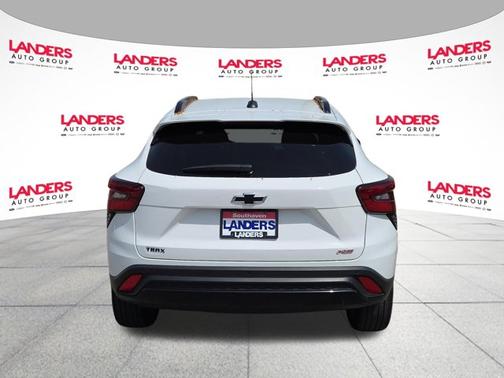 Summit White 2024 Chevrolet Trax 2RS