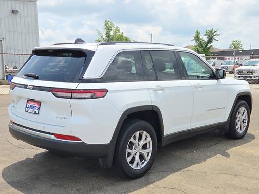 Bright White Clearcoat 2022 Jeep Grand Cherokee LIMITED