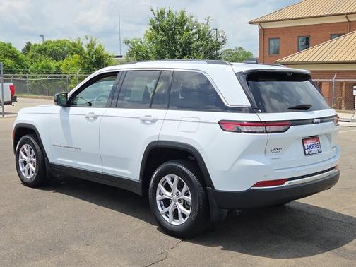 Bright White Clearcoat 2022 Jeep Grand Cherokee LIMITED