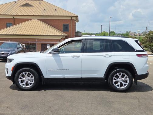 Bright White Clearcoat 2022 Jeep Grand Cherokee LIMITED