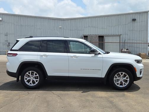 Bright White Clearcoat 2022 Jeep Grand Cherokee LIMITED