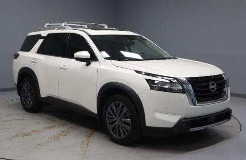 2022 Nissan Pathfinder SL
