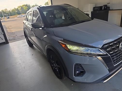 2021 Nissan Kicks SR