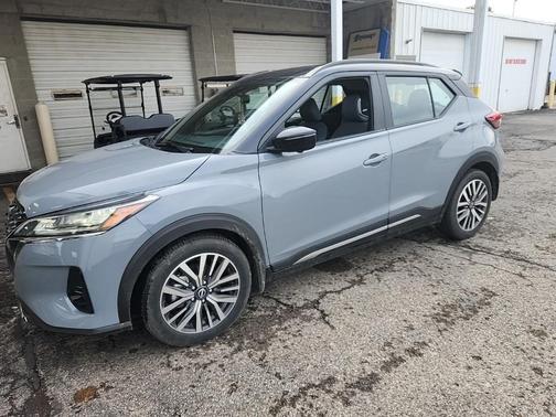 2023 Nissan Kicks SR