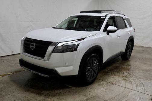 2025 Nissan Pathfinder SL