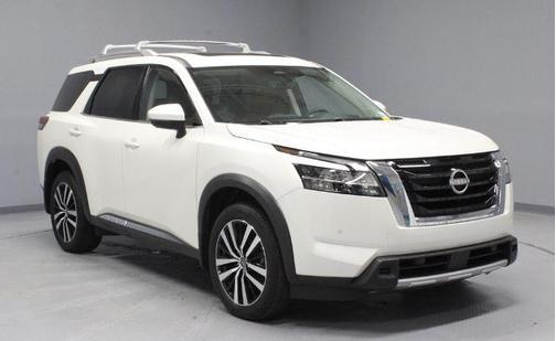 White 2024 Nissan Pathfinder Platinum