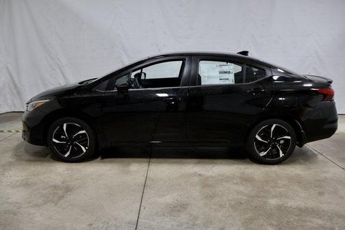 2025 Nissan Versa 1.6 SR