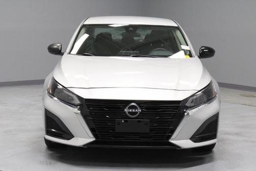 Brilliant Silver Metallic 2024 Nissan Altima 2.5 SV