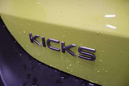 2025 Nissan Kicks SR
