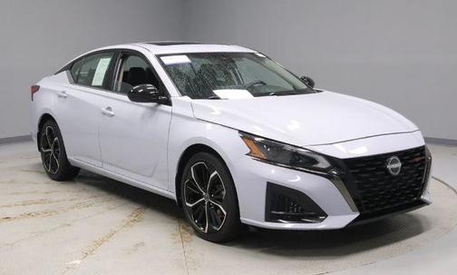 Gray Sky Pearl 2023 Nissan Altima 2.5 SR