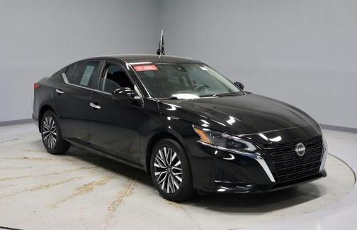 Black 2023 Nissan Altima 2.5 SV