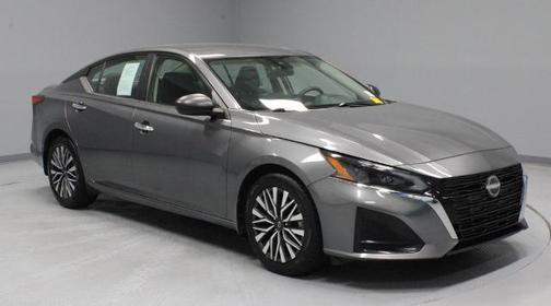 Gun Metallic 2024 Nissan Altima 2.5 SV