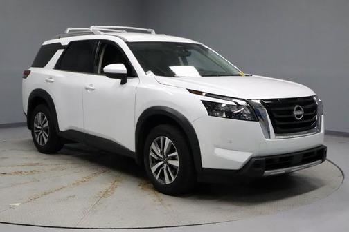 Pearl 2025 Nissan Pathfinder SL