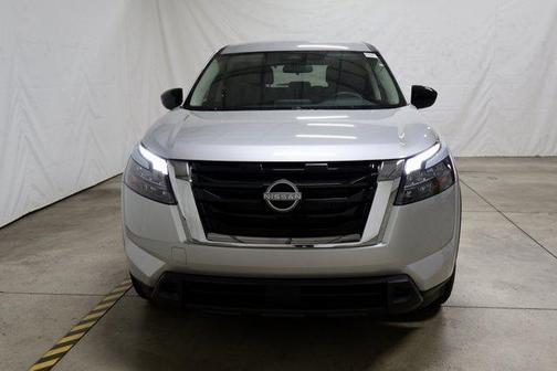 2025 Nissan Pathfinder S