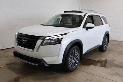 2025 Nissan Pathfinder SL