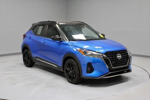 2 Tone Blue / Black 2023 Nissan Kicks SR