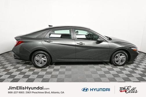 2024 Hyundai ELANTRA SE