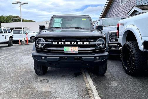Shadow Black 2025 Ford Bronco Outer Banks