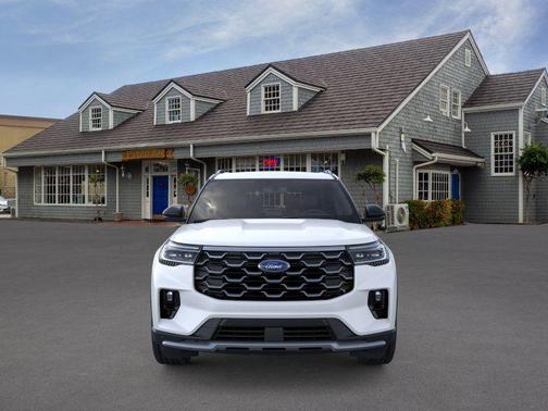 White Metallic 2025 Ford Explorer Platinum