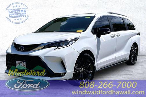 White 2024 Toyota Sienna LE