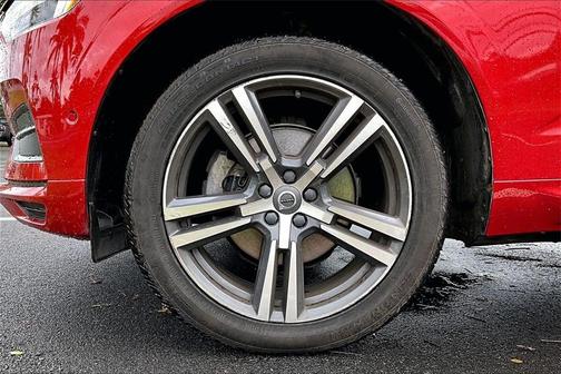 2019 Volvo XC60 T5 Momentum