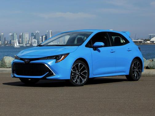 White 2019 Toyota Corolla Hatchback SE