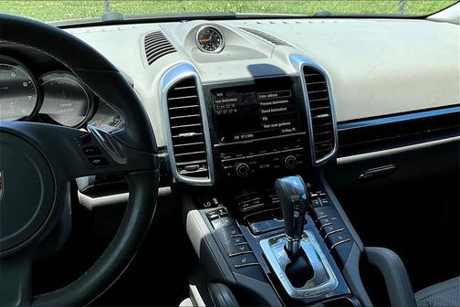 2014 Porsche Cayenne Platinum Edition