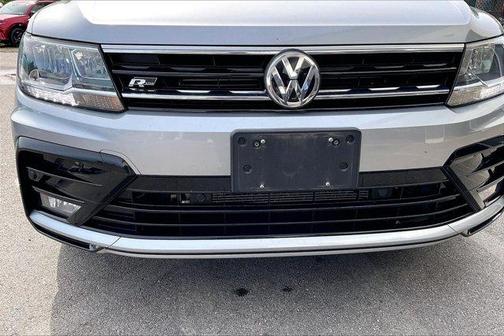 Pyrite Silver Metallic 2020 Volkswagen Tiguan 2.0T SE R-Line Black