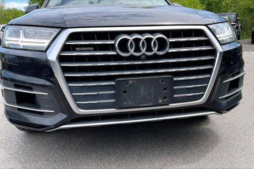 Orca Black Metallic 2018 Audi Q7 3.0T Prestige