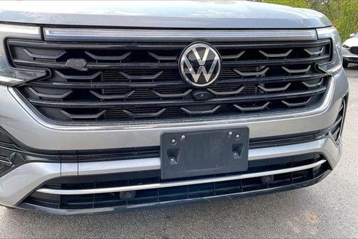Silver Bird Metallic 2024 Volkswagen Atlas 2.0T SEL Premium R-Line