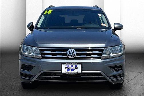 Platinum Gray Metallic 2018 Volkswagen Tiguan 2.0T SE
