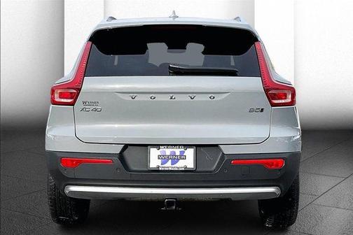 2024 Volvo XC40 B5 Ultimate Bright Theme