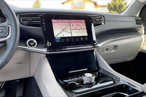 Silver Zynith 2022 Jeep Wagoneer Series II