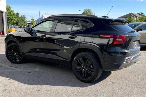 Mosaic Black Metallic 2024 Chevrolet Trax ACTIV