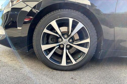 Black 2018 Nissan Maxima 3.5 SV
