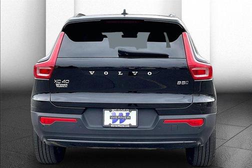 2023 Volvo XC40 B5 Plus Dark Theme