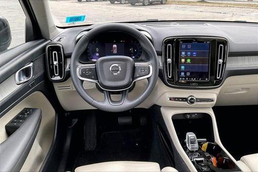 2023 Volvo XC40 B5 Plus Dark Theme