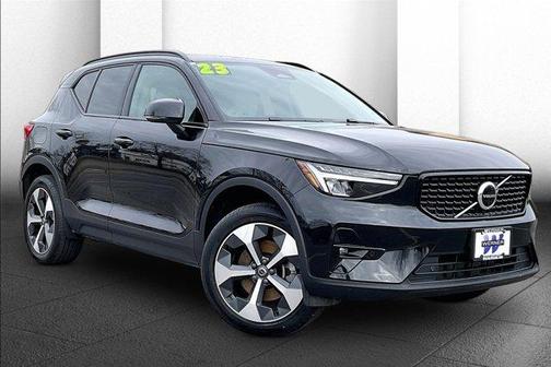 2023 Volvo XC40 B5 Plus Dark Theme