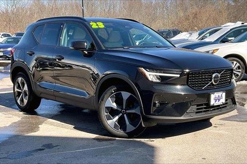2023 Volvo XC40 B5 Plus Dark Theme