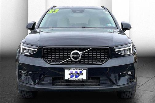 2023 Volvo XC40 B5 Plus Dark Theme