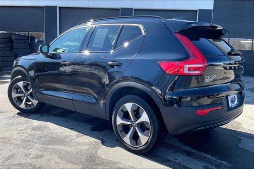 2023 Volvo XC40 B5 Plus Dark Theme