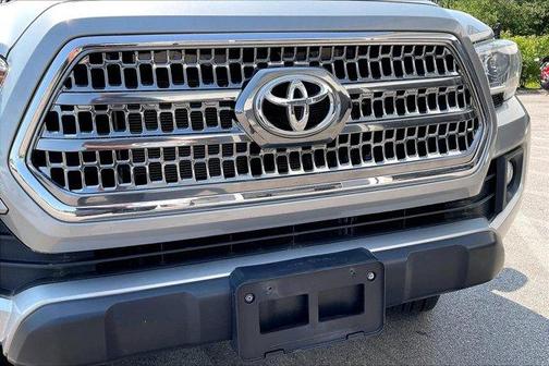 2017 Toyota Tacoma SR