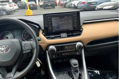 2020 Toyota RAV4 LE