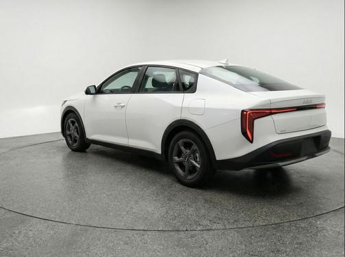 Snow White Pearl 2025 Kia K4 LXS