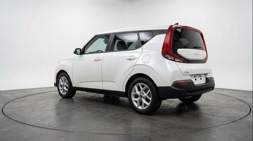 Snow White Pearl 2025 Kia Soul LX