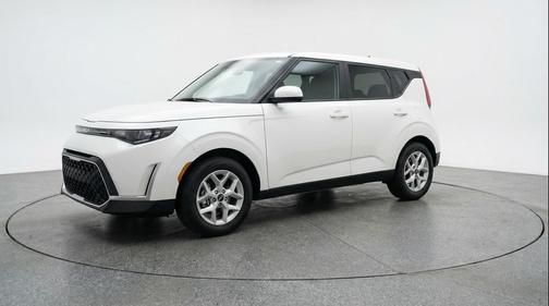 Snow White Pearl 2025 Kia Soul LX