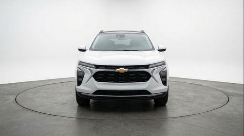 Summit White 2025 Chevrolet Trax LT