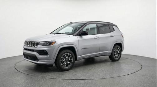 Silver Zynith Metallic Clearcoat 2025 Jeep Compass Trailhawk