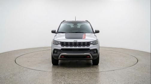 Silver Zynith Metallic Clearcoat 2025 Jeep Compass Trailhawk